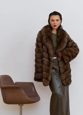 Женская шуба из соболя с английским воротником фото