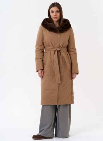 Пуховик с капюшоном из эко меха