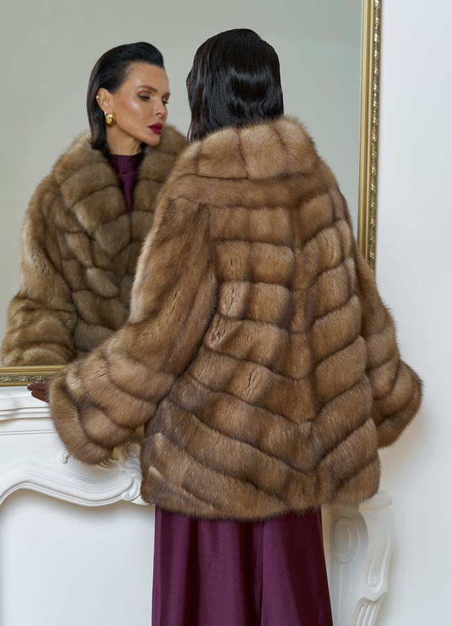 фото Женская шуба из куницы с воротником шаль модель № 31727