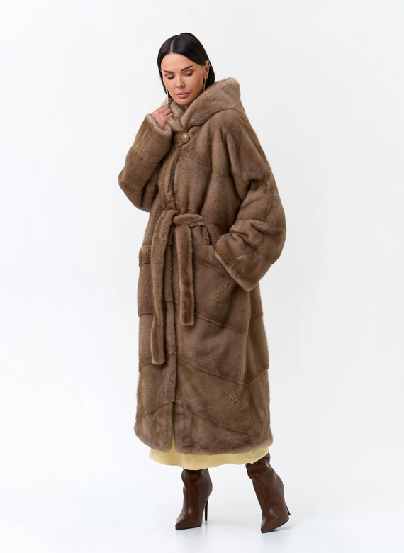 Шуба из меха норки с капюшоном