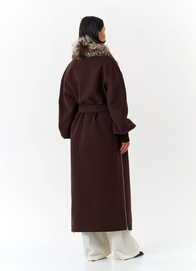 фото Женское длинное пальто с отделкой из меха лисы модель № 32857