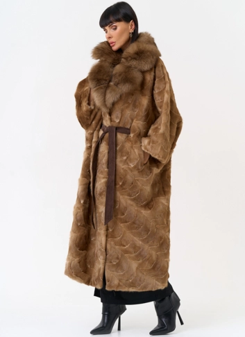 Женская шуба из меха норки с воротником их меха песца фото