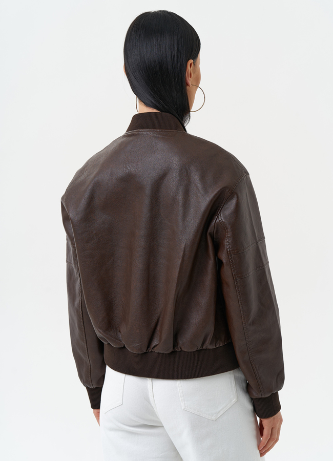 фото Куртка бомбер из эко кожи коричневого цвета модель № 30301