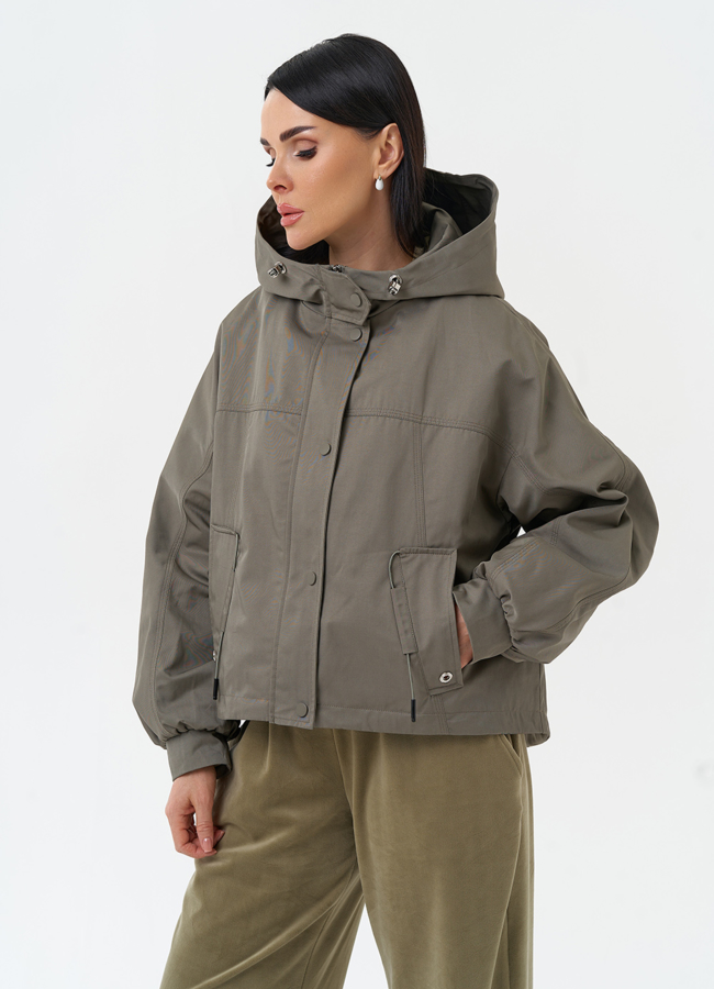 фото Короткая женская ветровка с капюшоном модель № 30043