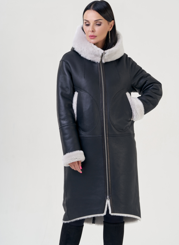 Двухсторонняя женская дубленка с капюшоном