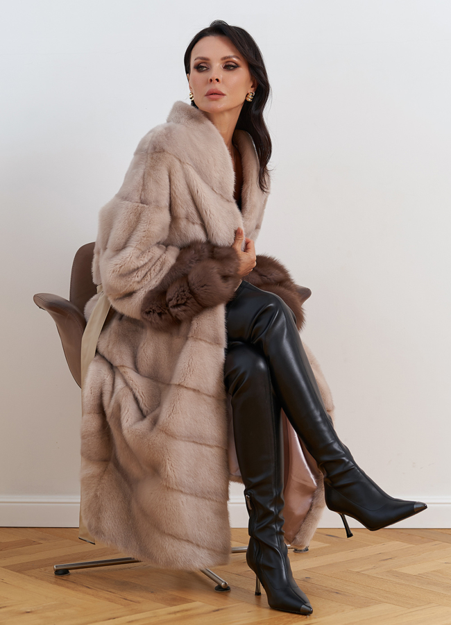 Женская шуба из меха норки с отделкой из меха куницы модель № 30677 универмаг малина