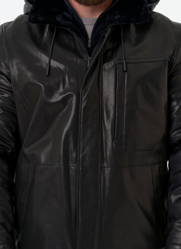 Мужская дубленка черного цвета с капюшоном