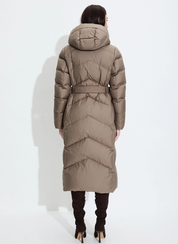 Женский пуховик с капюшоном фото