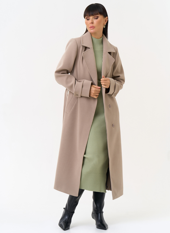 Женское пальто бежевого цвета с поясом