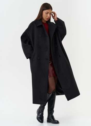 Длинное пальто черного цвета
