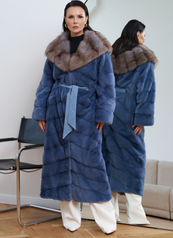 Длинная норковая шуба с капюшоном из меха куницы