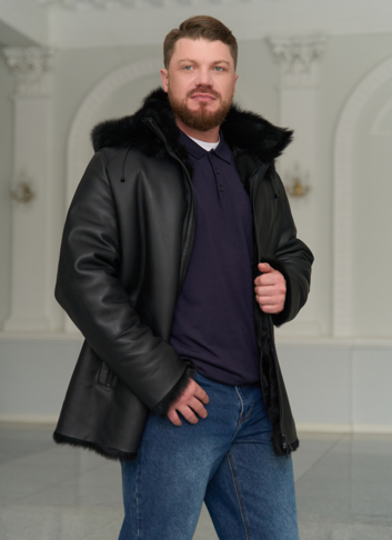 Мужская дубленка черного цвета с капюшоном