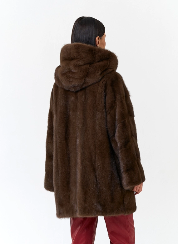Женская шуба из меха норки с капюшоном фото