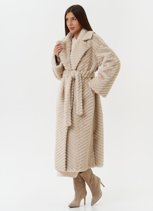 Длинное пальто из эко меха модель № 28451 в кредит